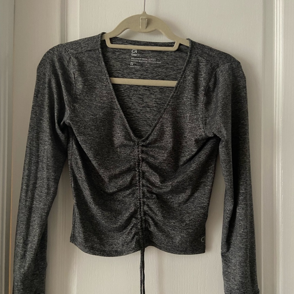 GAP fit like new crop long sleeve top